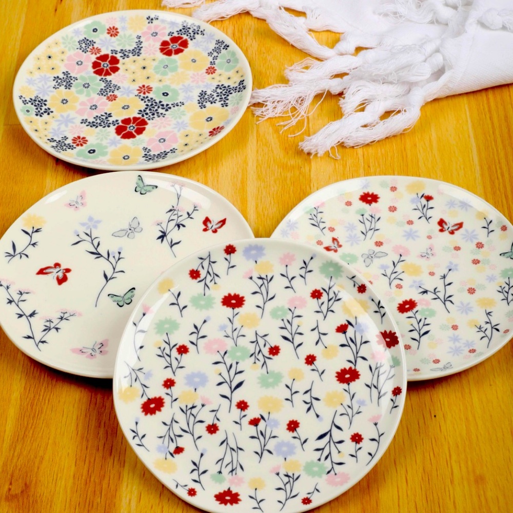 FRENCH TOAST STUDIO
Set of 4 Dessert Plates